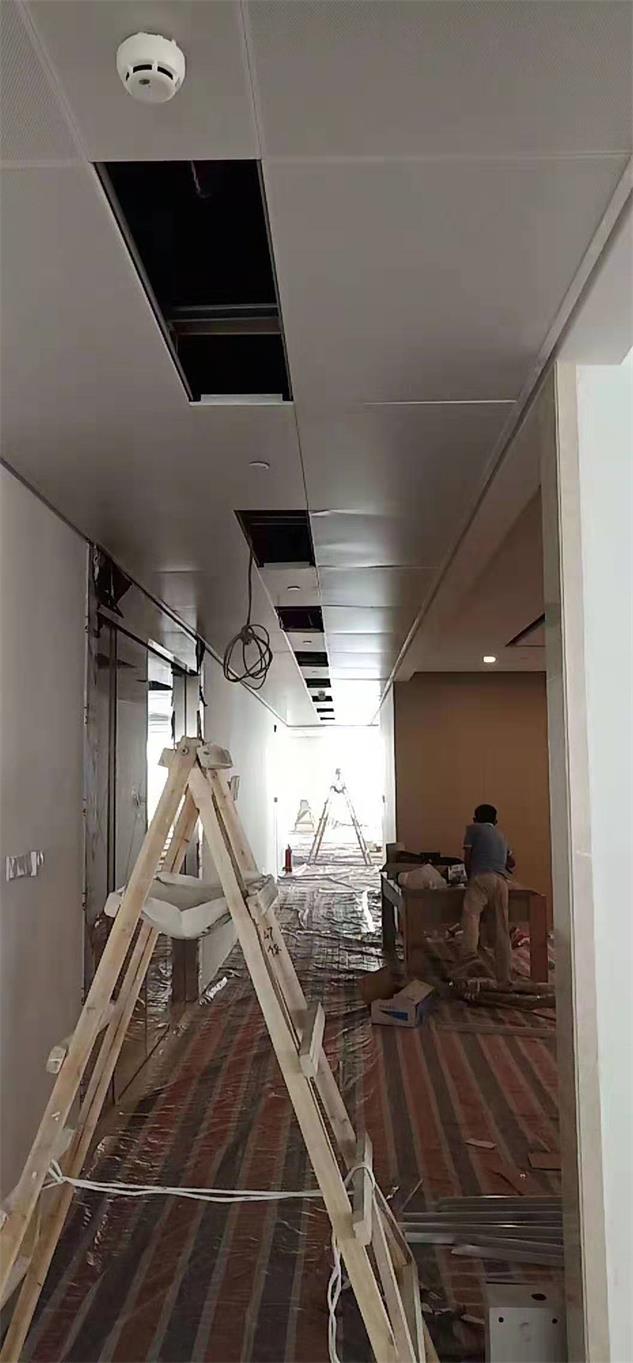 挡烟垂壁安装步骤二
